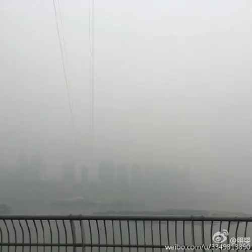 重庆今晨14区县遭遇雾天明起显著降温降雨