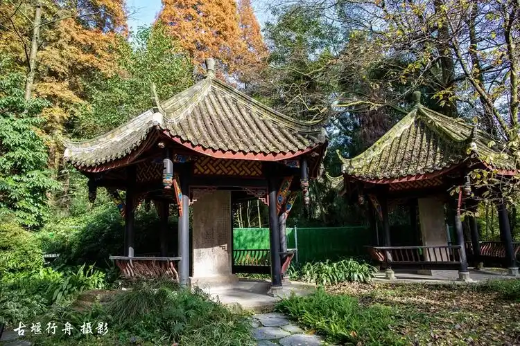 初冬,色彩斑斓的灵岩山【已上首页】-都江堰论坛-麻辣社区