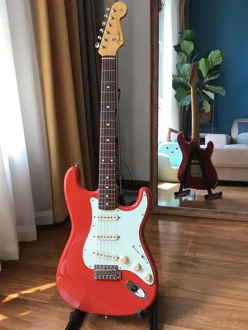 日本芬达西瓜红电吉他