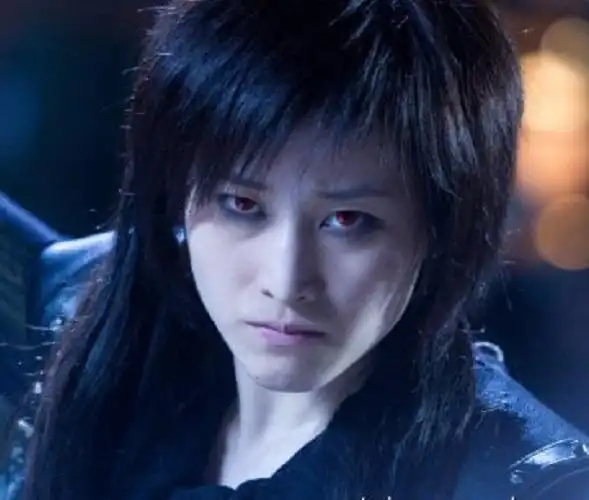 蒋璐霞眉眼间有几分尚雯婕的味道,又有几分李宇春的