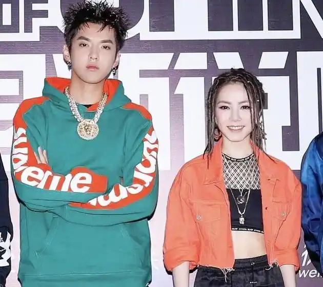 邓紫棋澄清跟吴亦凡冲突:他说要带花生酱给我