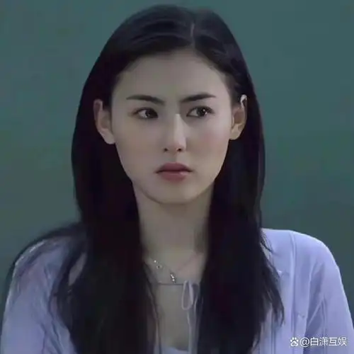 然而,在她的颜值巅峰时期,她更是成为众多女明星心中的崇拜对象