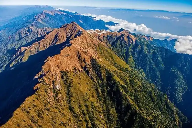 云南高黎贡山国家级自然保护区由3块独立片区组成,分别为怒江州的贡山