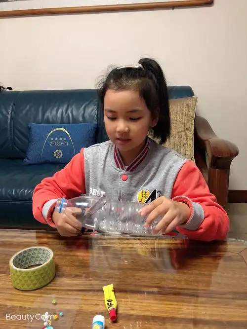 矿泉水瓶巧变存钱罐——三六班乔玥霖