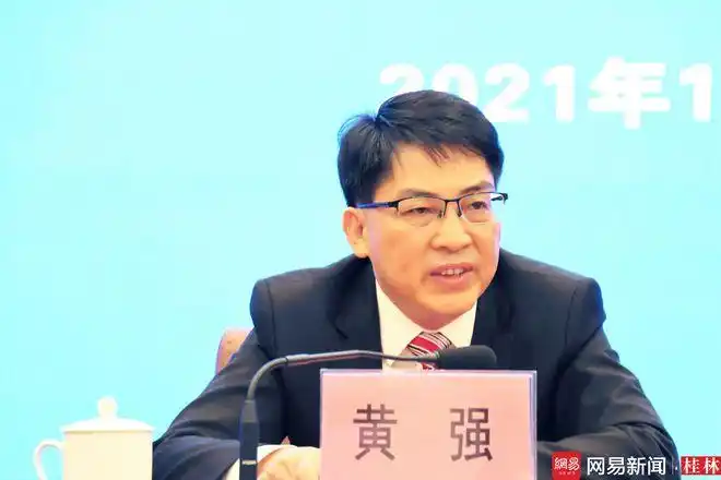 龙胜县委副书记,自治县县长黄强介绍县庆筹备情况