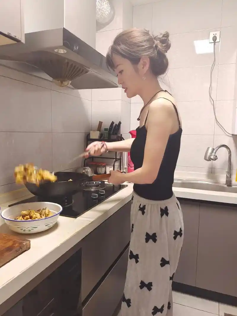 年味  #动手自己做美食 #小厨娘上线 #好吃到停不下来  - 抖音
