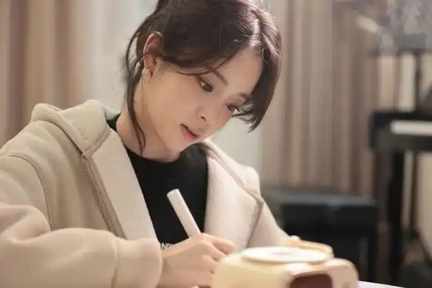 鞠婧祎|张天爱|黄晓明|迪丽热巴_网易订阅