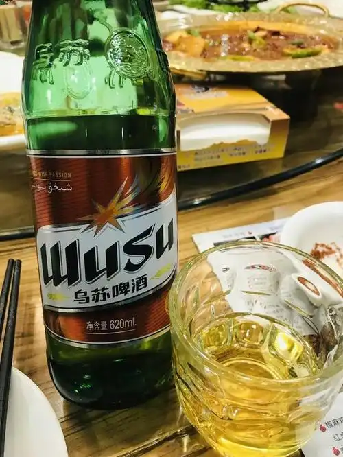 夺命大乌苏号称"啤酒中的白酒",它为何容易醉?答案就在酒瓶上