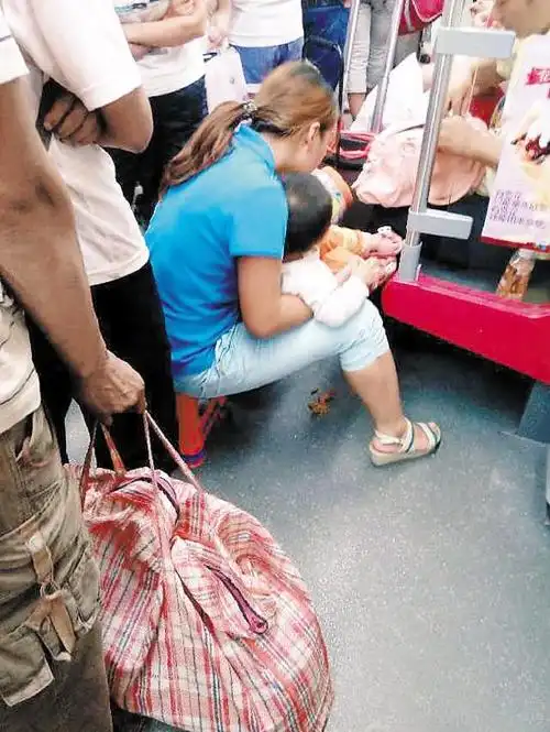 文明乘车日当天广州地铁再现幼童当众拉屎-中新网