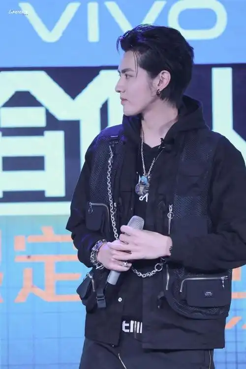 《潮流合伙人》发布会吴亦凡饭拍分享:时刻保持完美状态的主理人