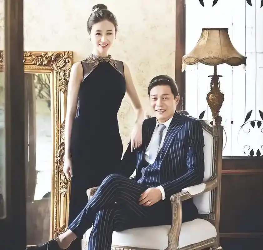 范志毅三任老婆,个个比明星漂亮,现任老婆比他小17岁