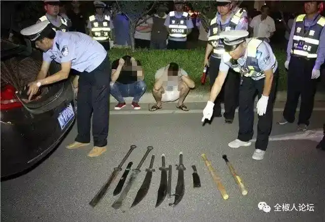 全椒:三"古惑仔"带八砍刀 遇交警查酒驾被一锅端