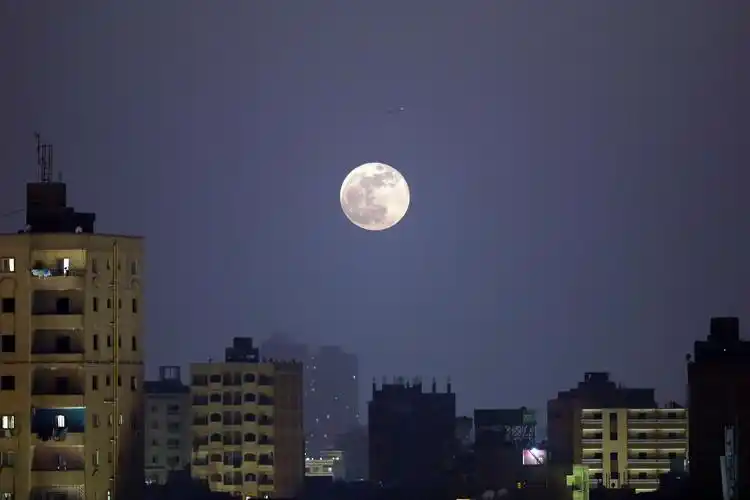 多国夜空现"超级月亮"