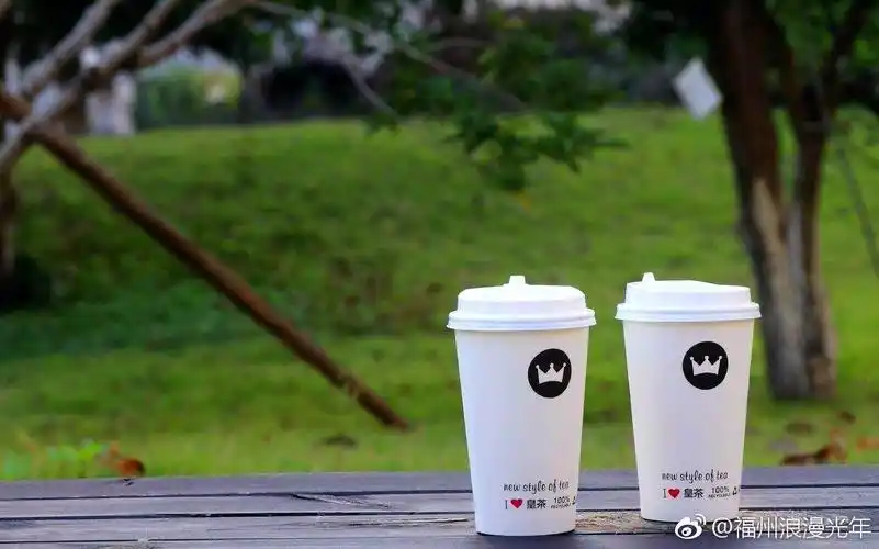 两杯暖心的温奶茶 两个人冬季浪漫约会的标配