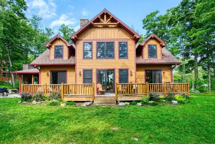 麦克亨利整套小木屋bearonmountaintopdeepcreeklake