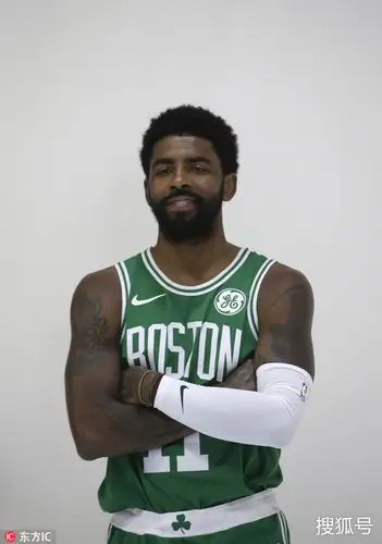 欧文亮相媒体日蓄发留须"德鲁大叔"要搅翻联盟?