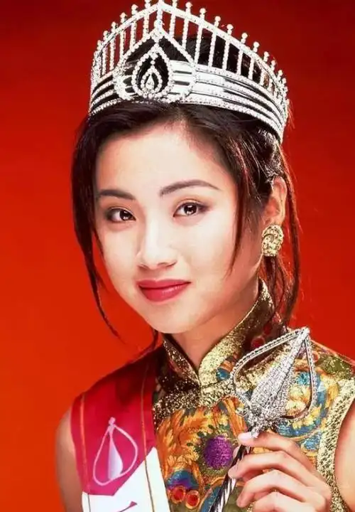 他对自己的女友是十分宠爱,只要是卢淑仪喜欢的东西,李克勤都是想方设