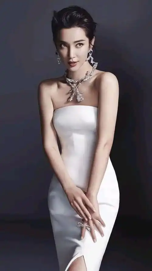 47岁李冰冰颜值未老身材火辣依旧年轻性感魅力无穷