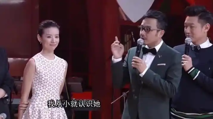 邓超带上随身听,想象董洁跳舞的样子,却中途被人切断