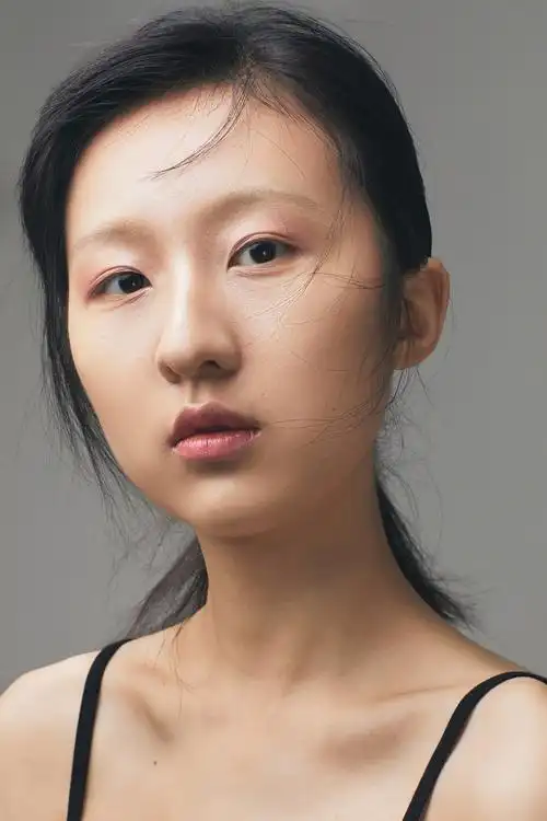 一组妆面人像照片