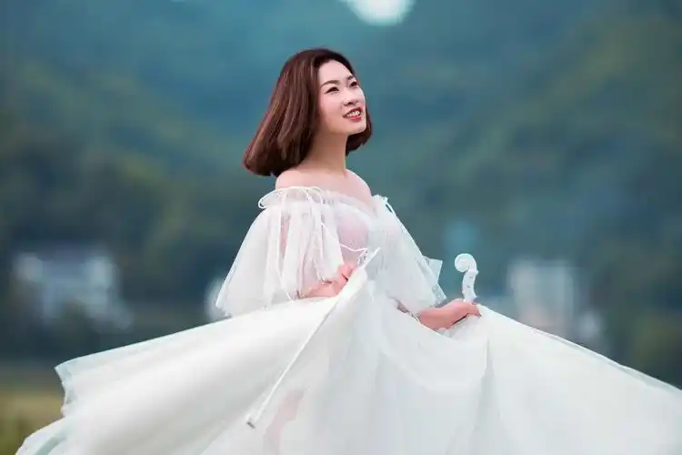 气质如兰的婚纱美女