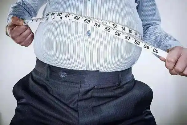 01身材过度肥胖的危害:引起睡眠呼吸障碍:肥胖被证明是睡眠呼吸障碍最