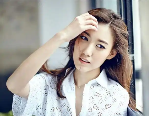 美女演员高露的个人资料(一个淡然且强大的美女)(7)