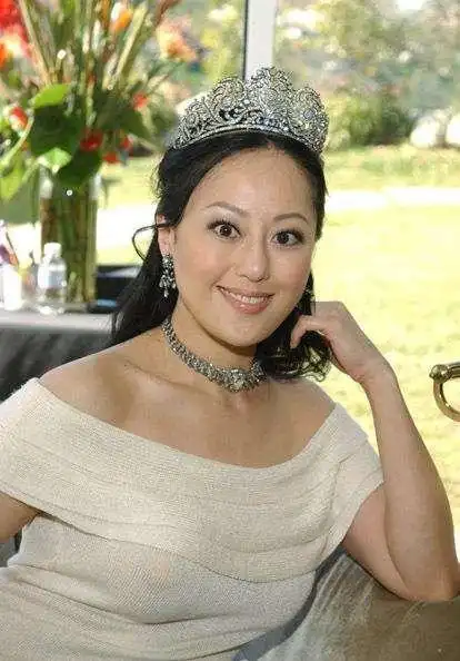 给章小蕙接盘为钟镇涛还债1亿生2女范姜到底图什么