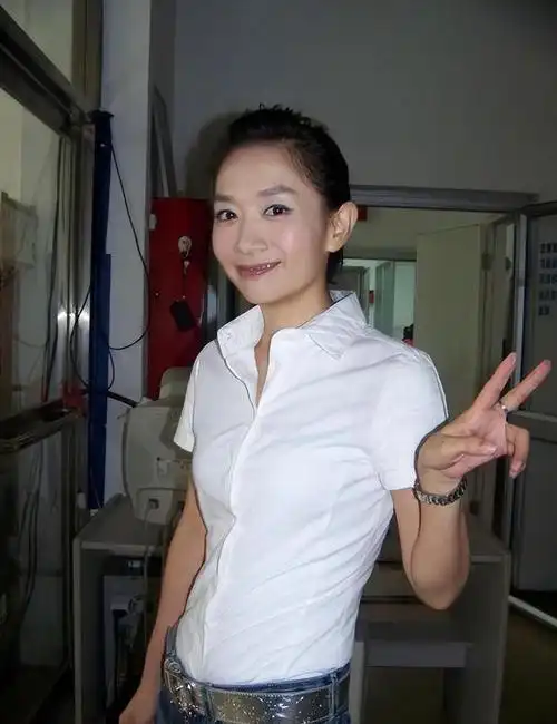 著名主持人王芳年少成名依旧尽职尽业成为妈妈后转为情感博主