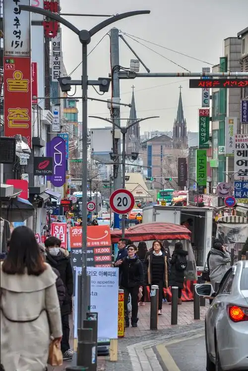 实拍首尔市区街道狭窄破旧又凌乱游客却赞叹不已