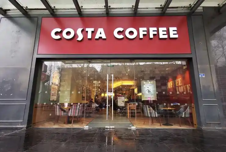 星巴克,costa,瑞幸相继入驻新世界百货,看其究竟有何吸引力?