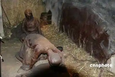 西藏的封建农奴制揭三大领主的严酷刑罚图