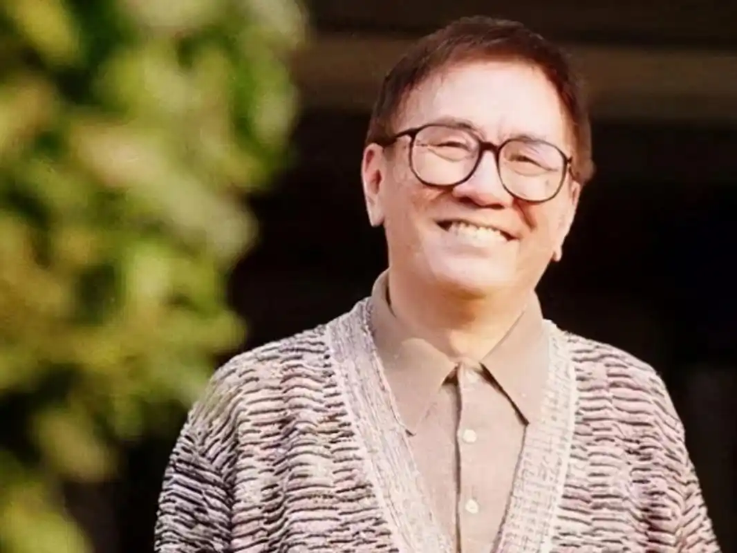 黄霑的母亲是父亲的第三任妻子.