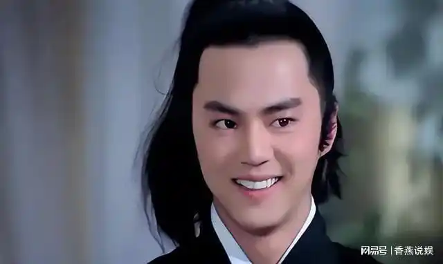 结果在大家的意料之中,狄龙饰演的楚留香丰神俊朗,温润如玉,风度翩翩