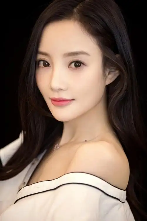 李小璐 参加"特种兵生榨椰子汁"活动