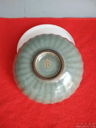 宋代官窑冰裂纹描金花纹水仙碗