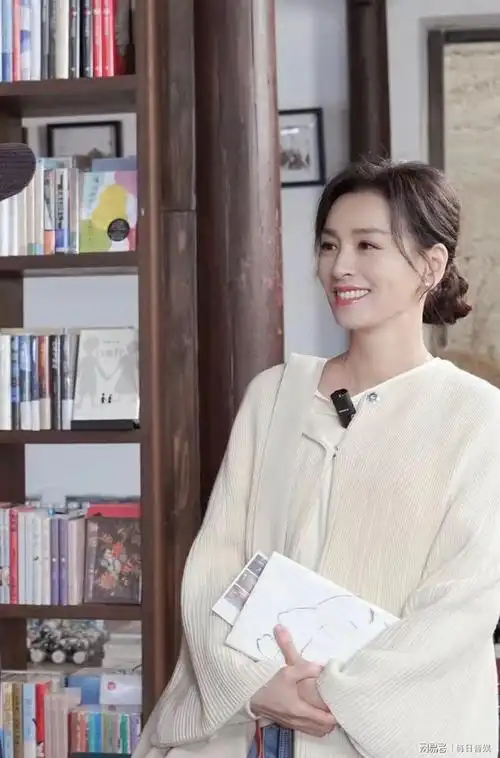 张庭的书中天地:读书带来强大力量|演员|知性_网易订阅