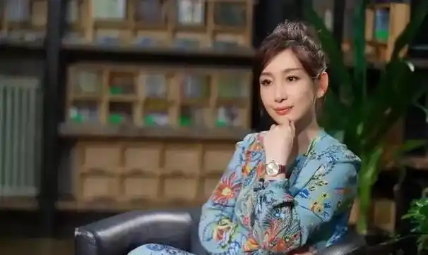 秦海璐,嫁给再婚的王新军幸福满满,和婆婆亲如姐妹让她泪眼不再