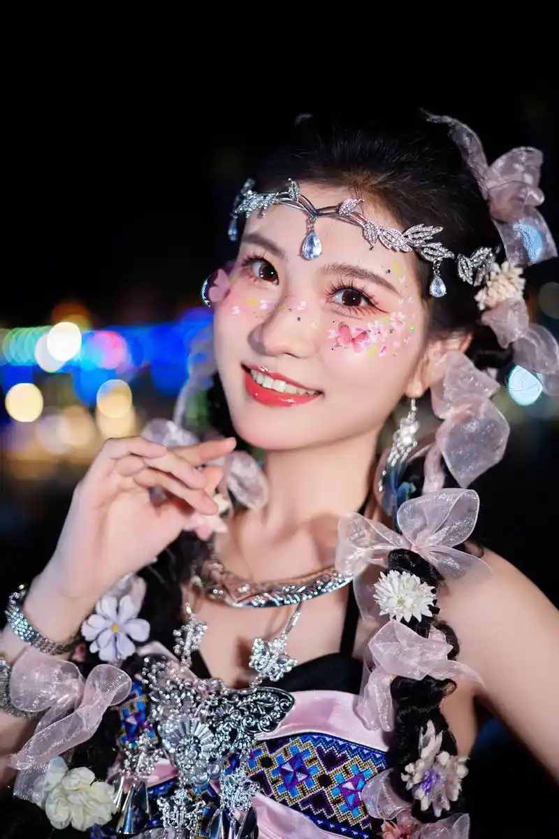 哈尼宝贝来喽约起#西双版纳写真 #西双版纳的化妆师会魔法吧  - 抖音