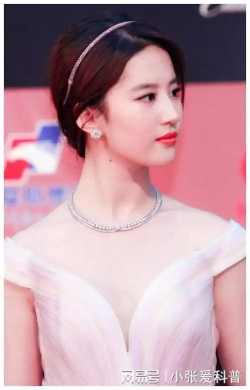 85花或重新洗牌,赵丽颖成功"领跑",杨幂的处境越来越尴尬了