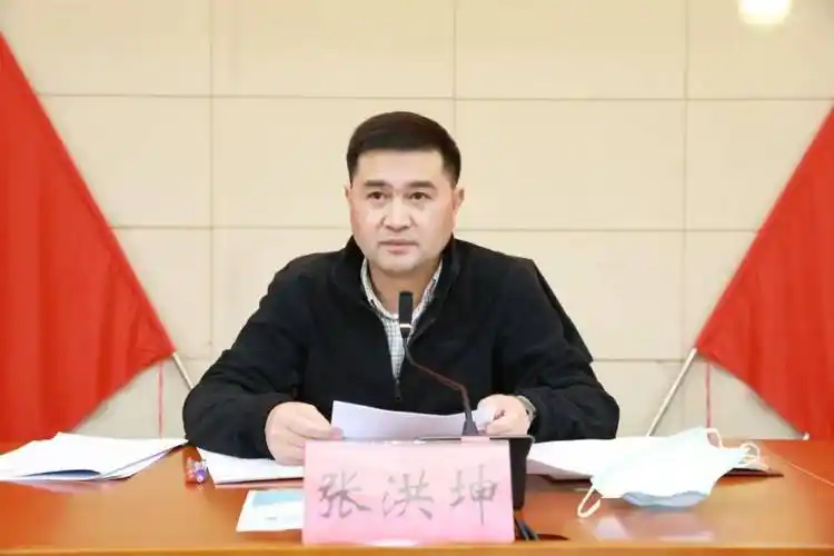 11月25日,县委书记张洪坤主持召开鲁甸县新冠肺炎疫情防控工作调度