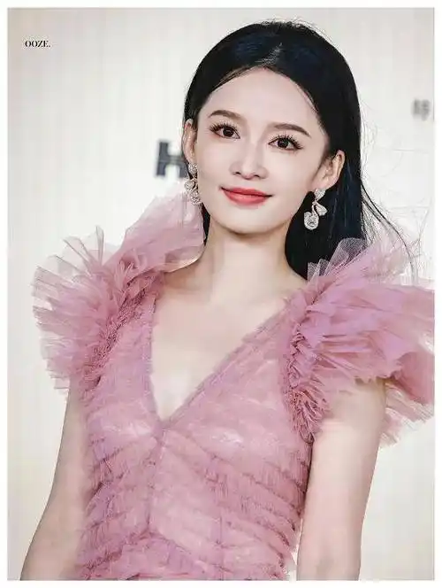 李沁身材神仙级33岁成熟饱满妩媚性感动人至极