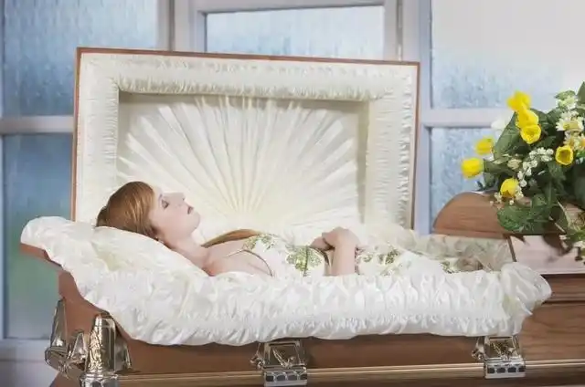 人在去世后,如何处理肉体比较牛掰?这几个"归宿"你喜欢哪个?