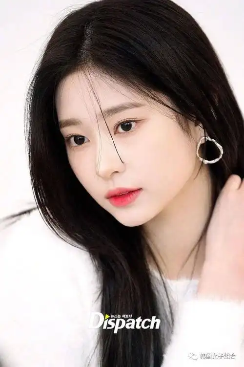 眼神非常清澈闪亮的这位女团爱豆眼里有星河就是美女本人