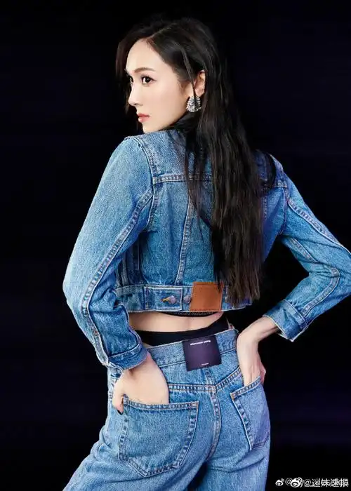 郑秀妍发文称想穿什么就穿什么,美女比基尼拼接牛仔裤造型太好看了