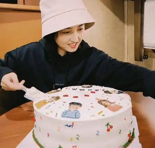 原创张子枫20岁生日个人绘画作品首次公开是一般人欣赏不了的水平