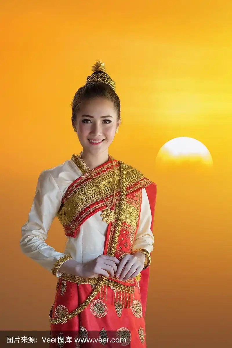 穿着老挝服装的漂亮女孩
