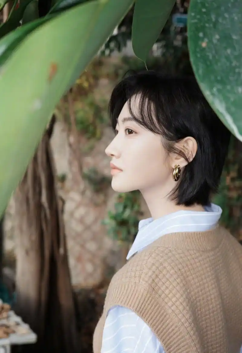 景甜穿衣越来越休闲,清纯可人,像女高中生的日常#景甜