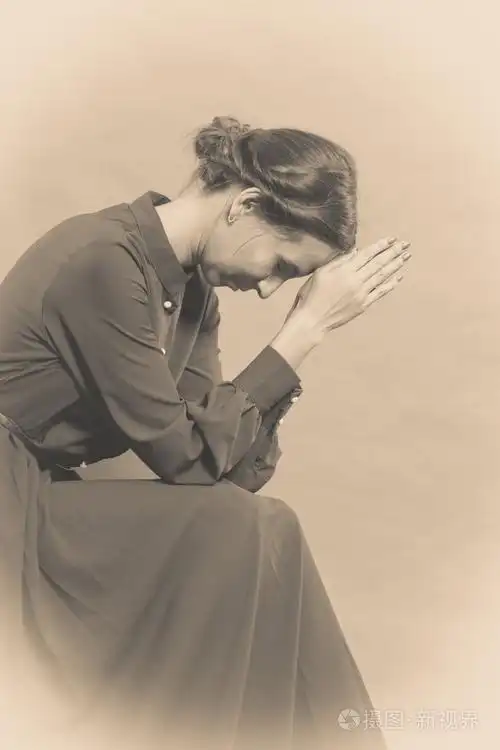 悲伤的女人复古风格肖像