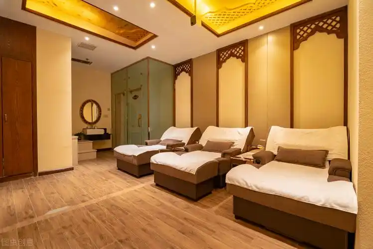 开家修脚店能赚到钱吗(一条街上开了三家沐足店,竟是同个老板,沐足店